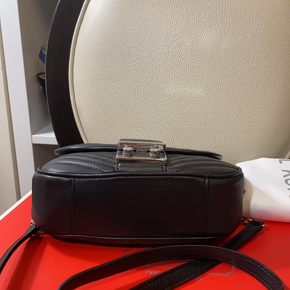 Michael Kors Crossbody Brand New. - Picture 9 of 10